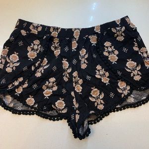 tillys flowy patterned shorts!
